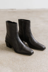 Steve Madden Daney Boots in Black Leather FINAL SALE