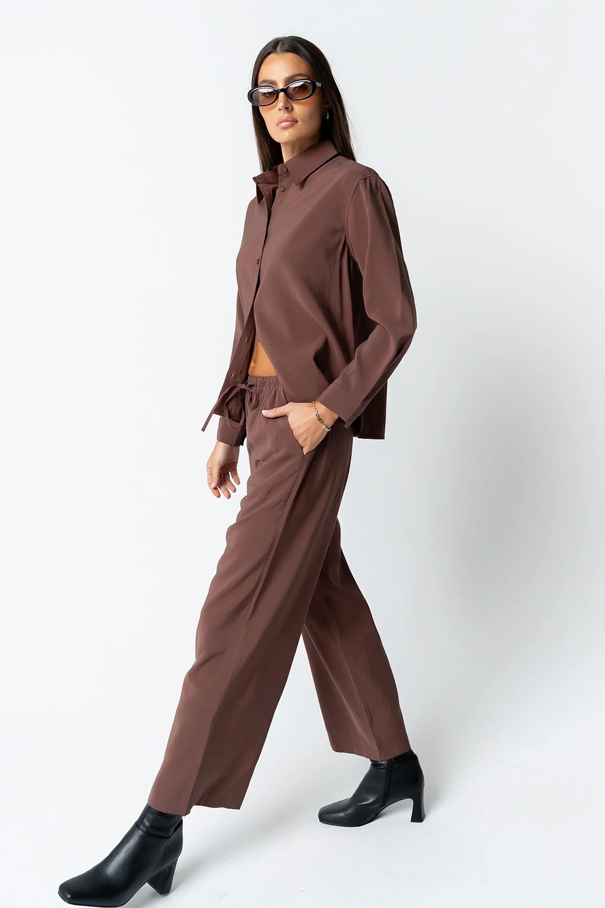 Tacie Wide Leg Pants in Brown