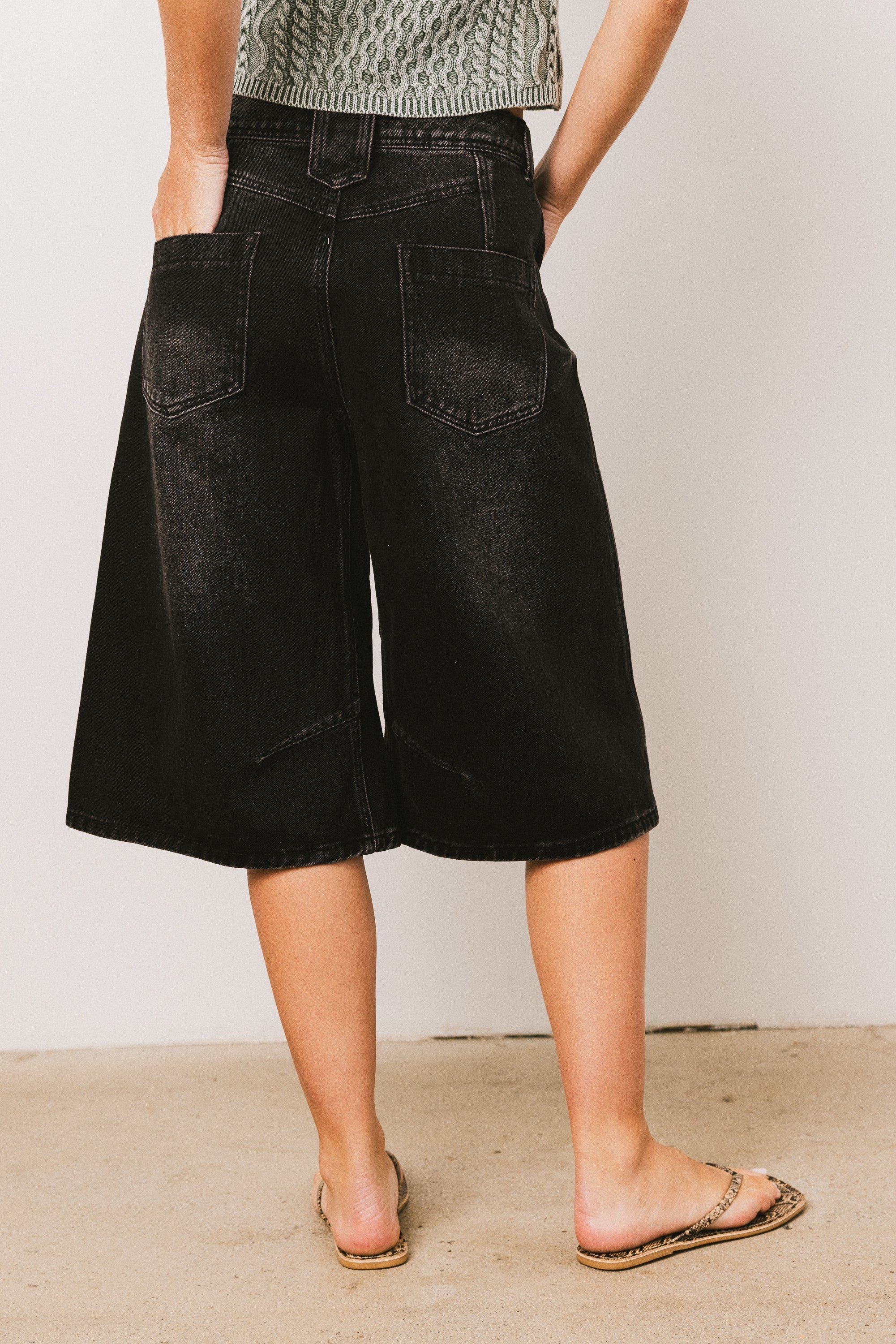Alden Bermuda Shorts in Black