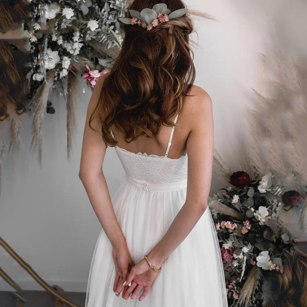 A Line Tulle Spaghetti Straps Wedding Dresses With Lace Appliques