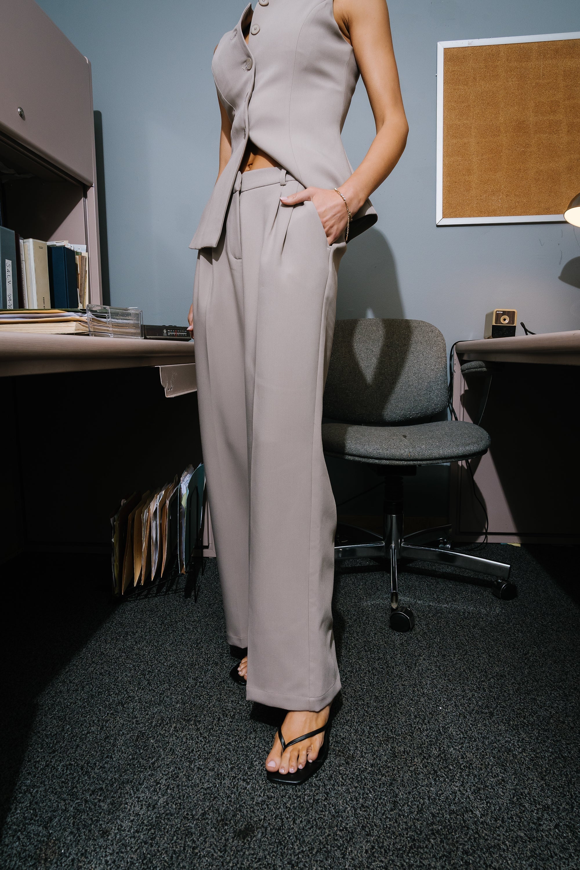 Carrie Pleated Trousers in Regular Taupe