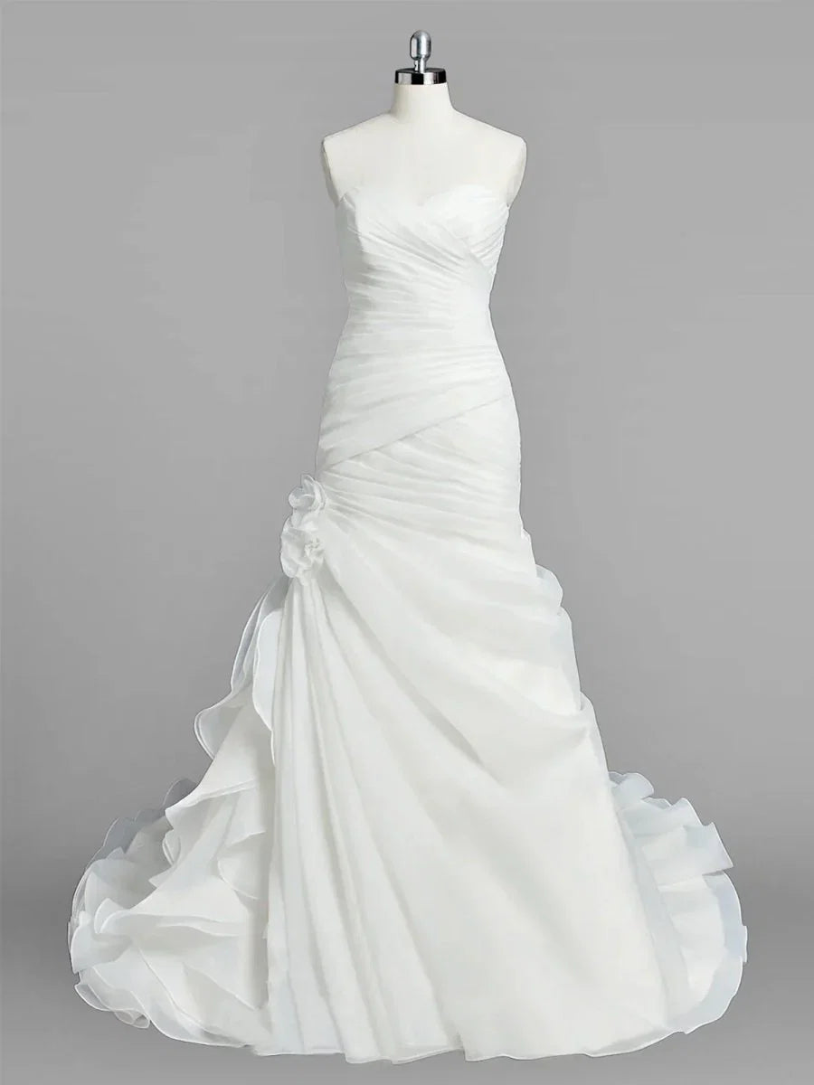 Sweetheart Mermaid Organza Wedding Dress With Ruching and Ruffles