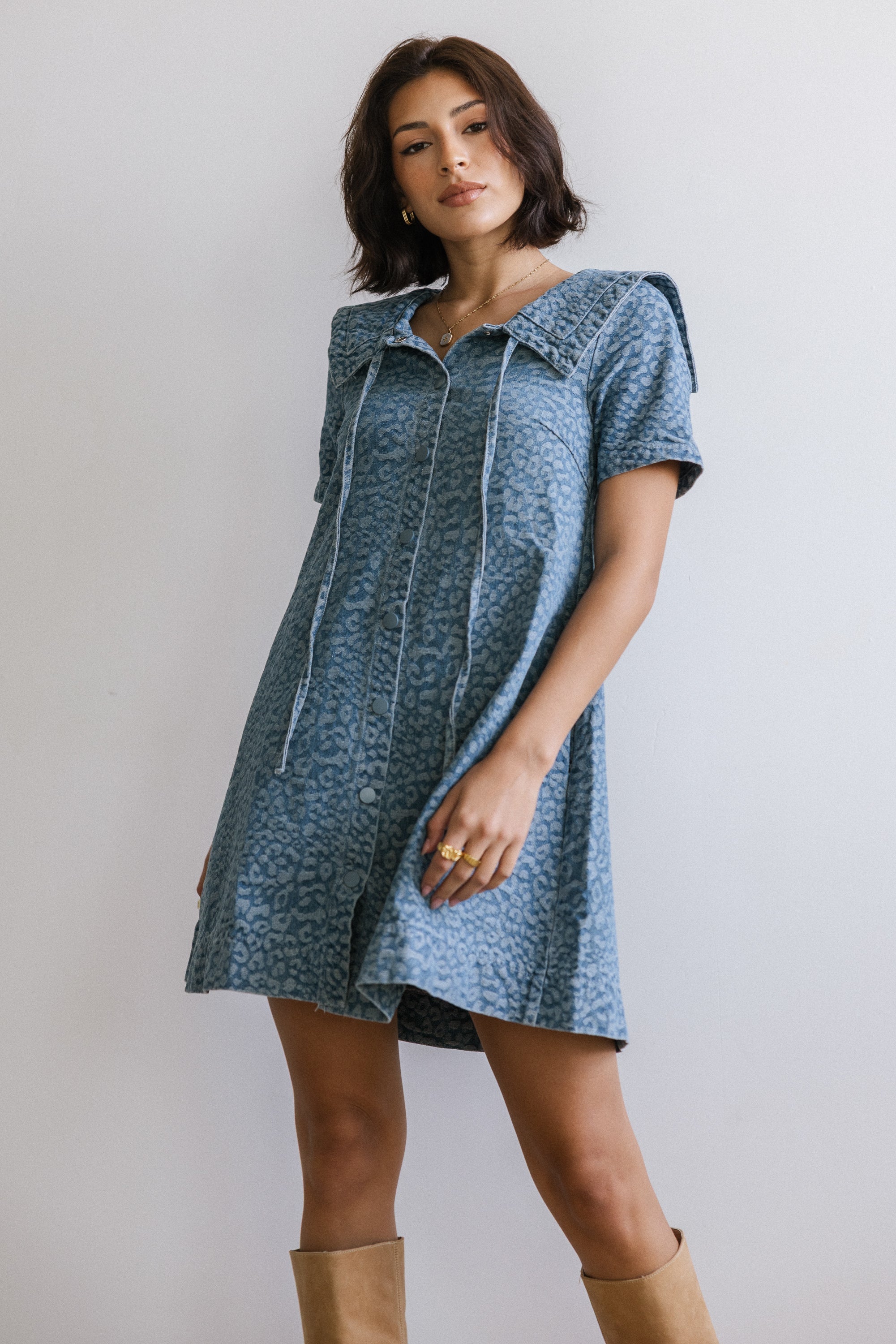 Camryn Collared Baby Doll Dress in Medium Wash