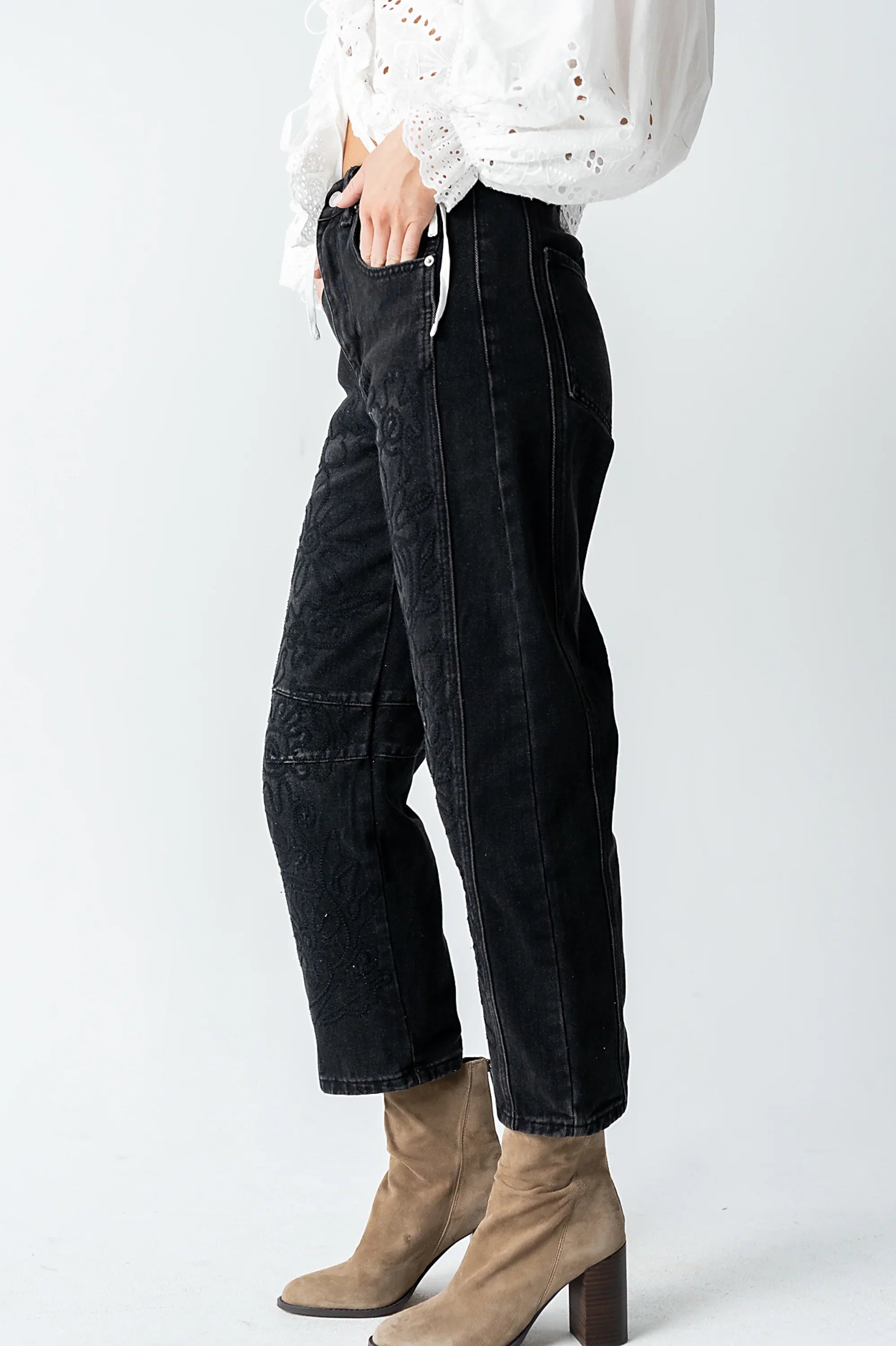 Kinsey Embroidered Barrel Jeans in Faded Black