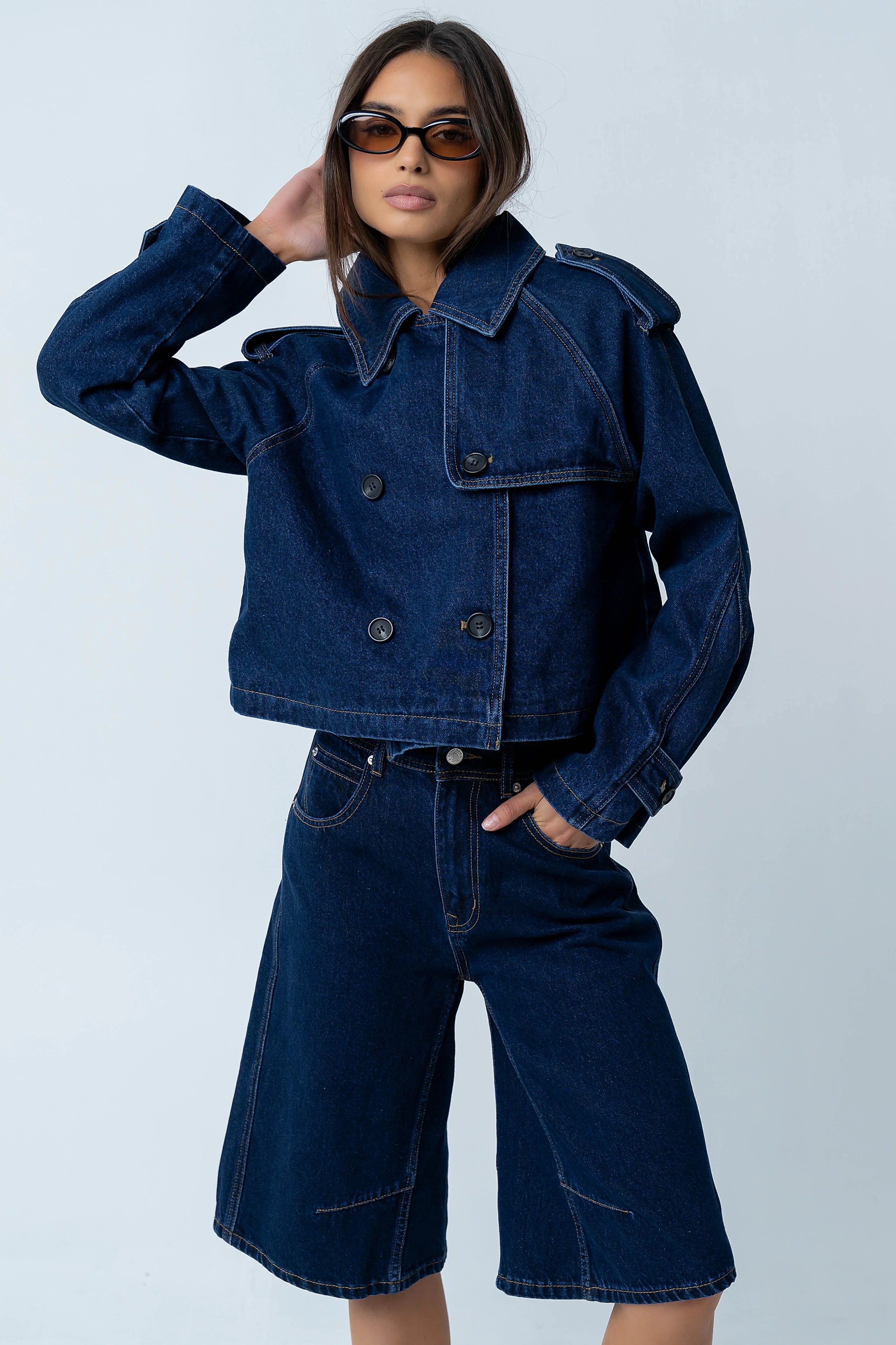 Alden Bermuda Shorts in Dark Wash