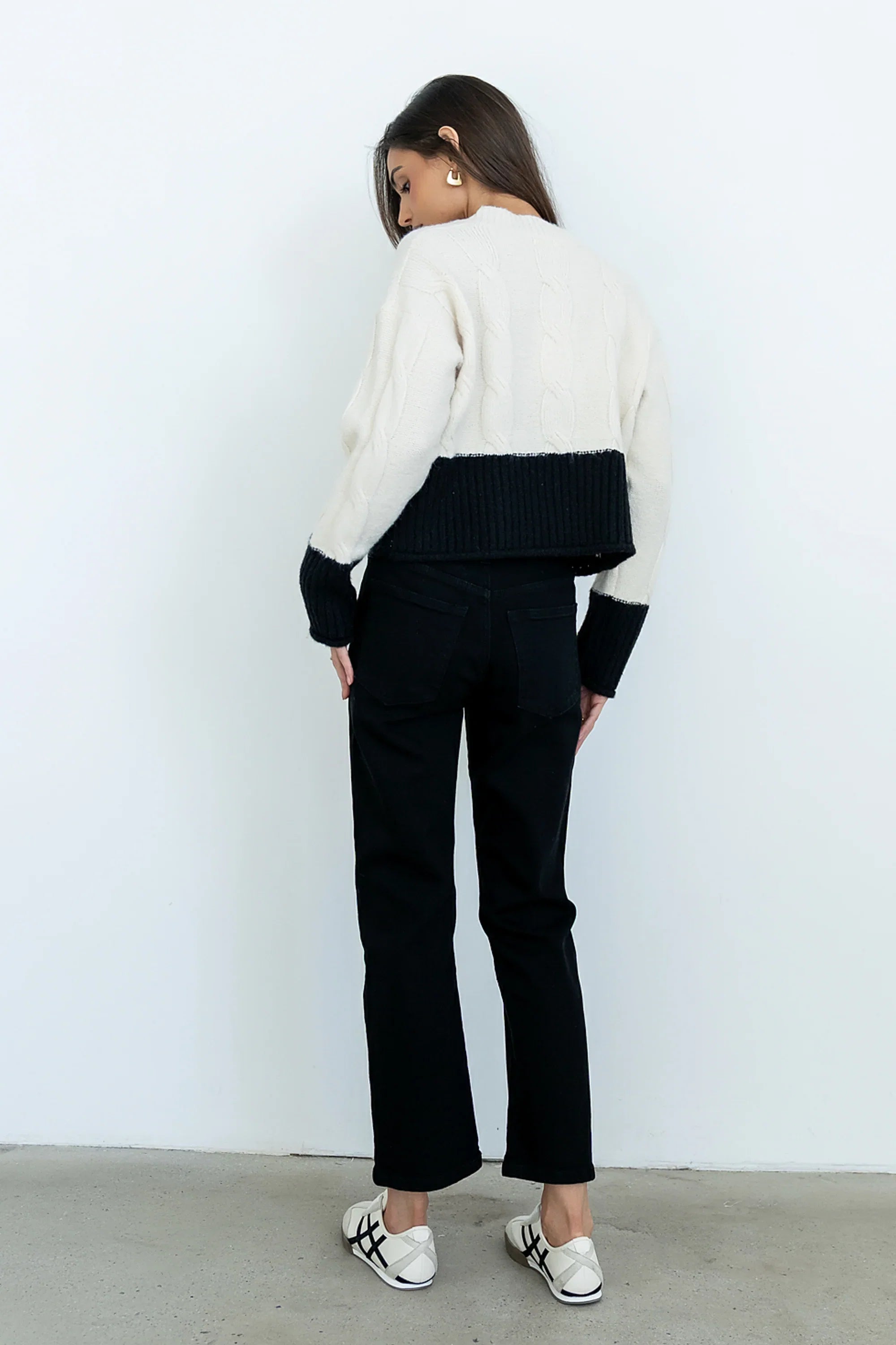 Reya Straight Leg Jeans in Washed Black