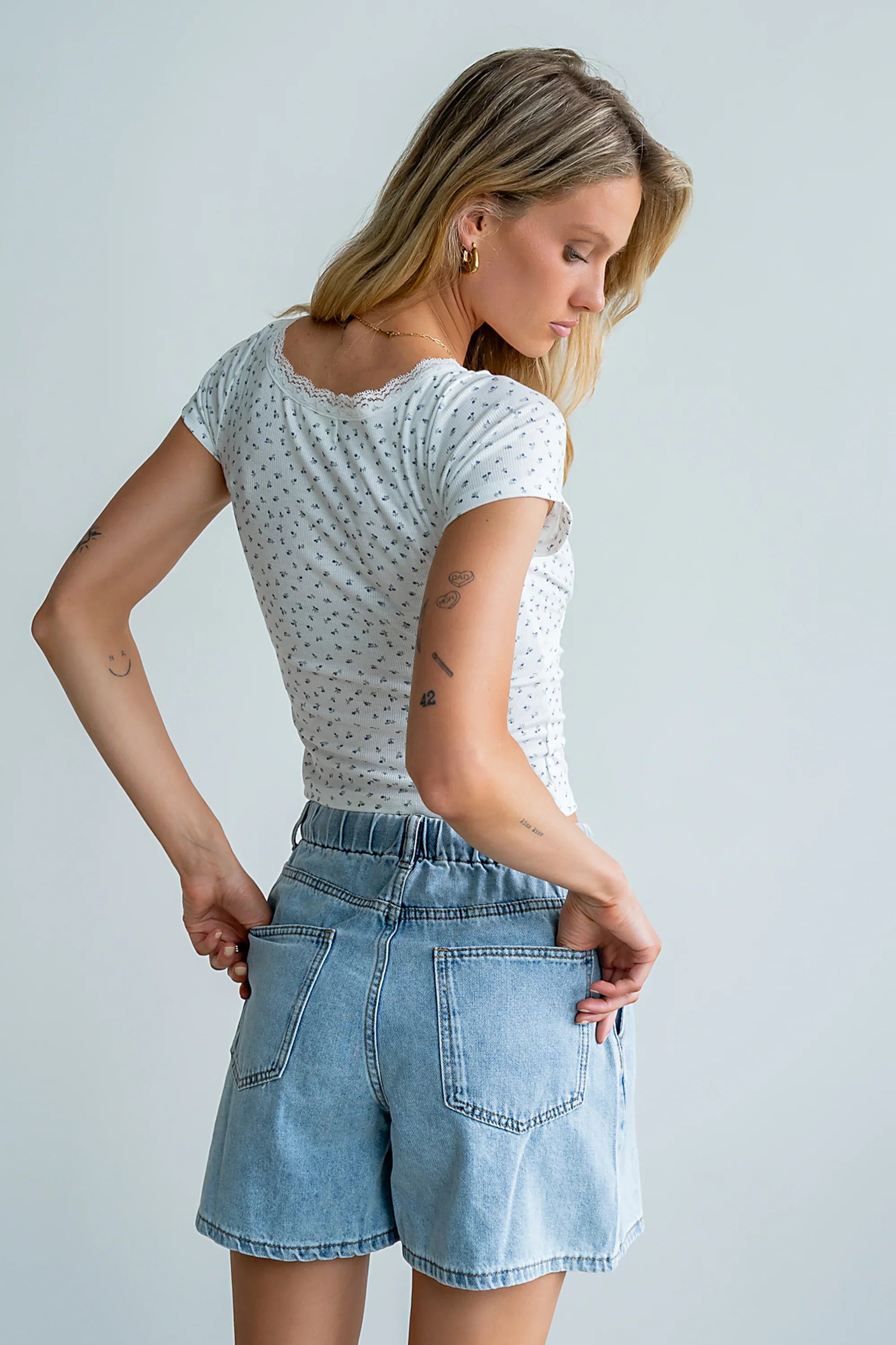 Liliana Floral Tee in Ivory