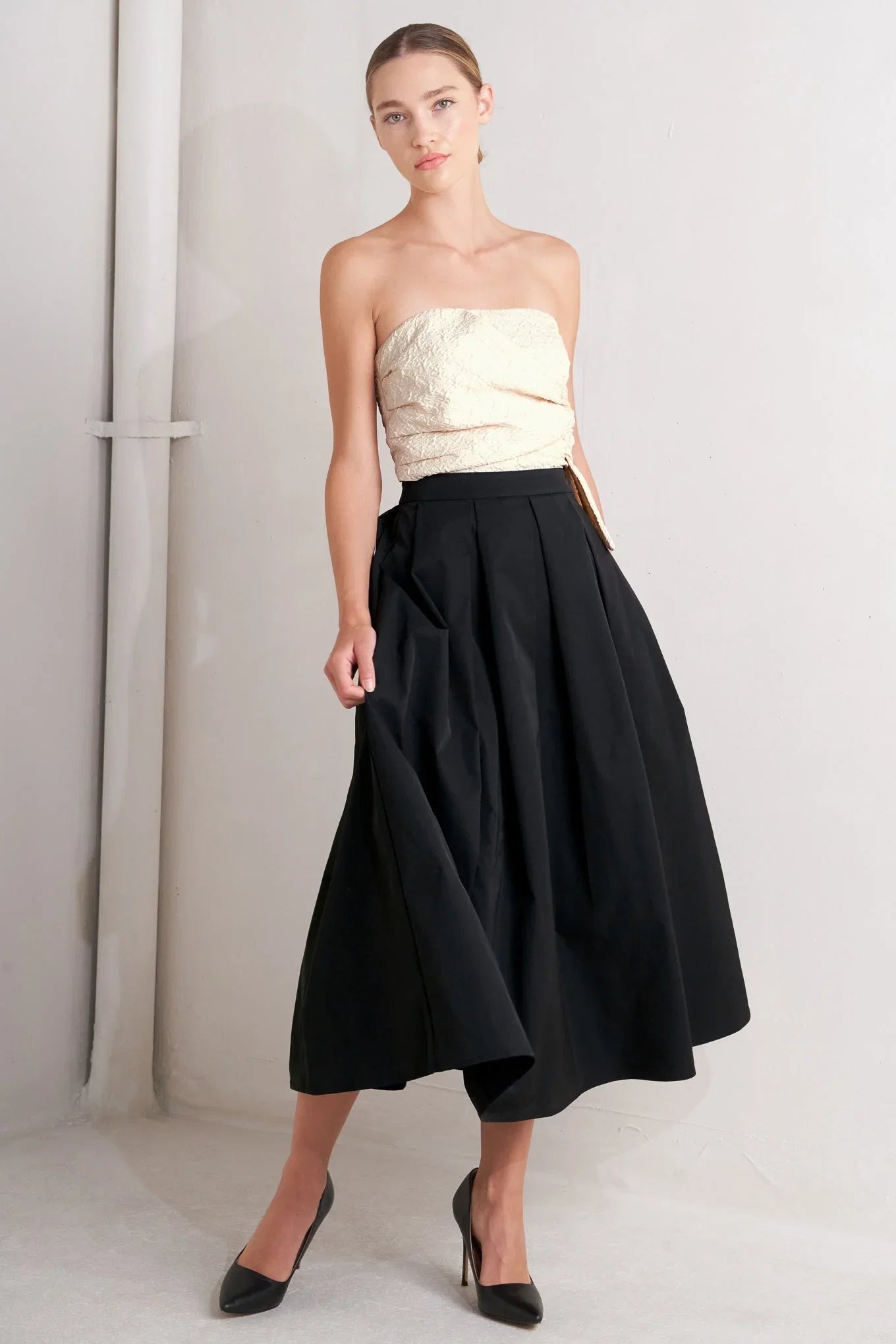 MONO BALLET BLACK CREAM STRAPLESS MIDI DRESS