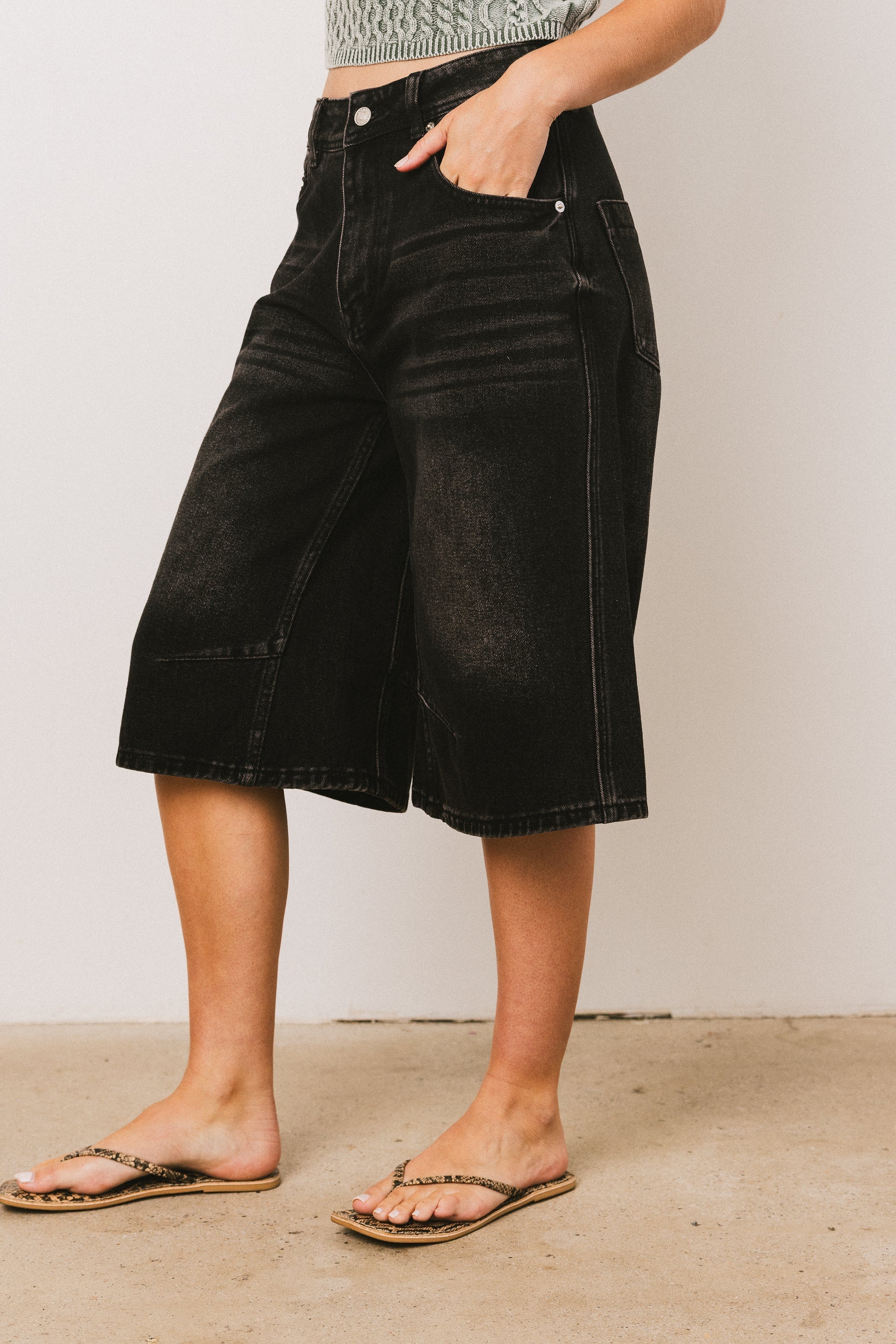 Alden Bermuda Shorts in Black