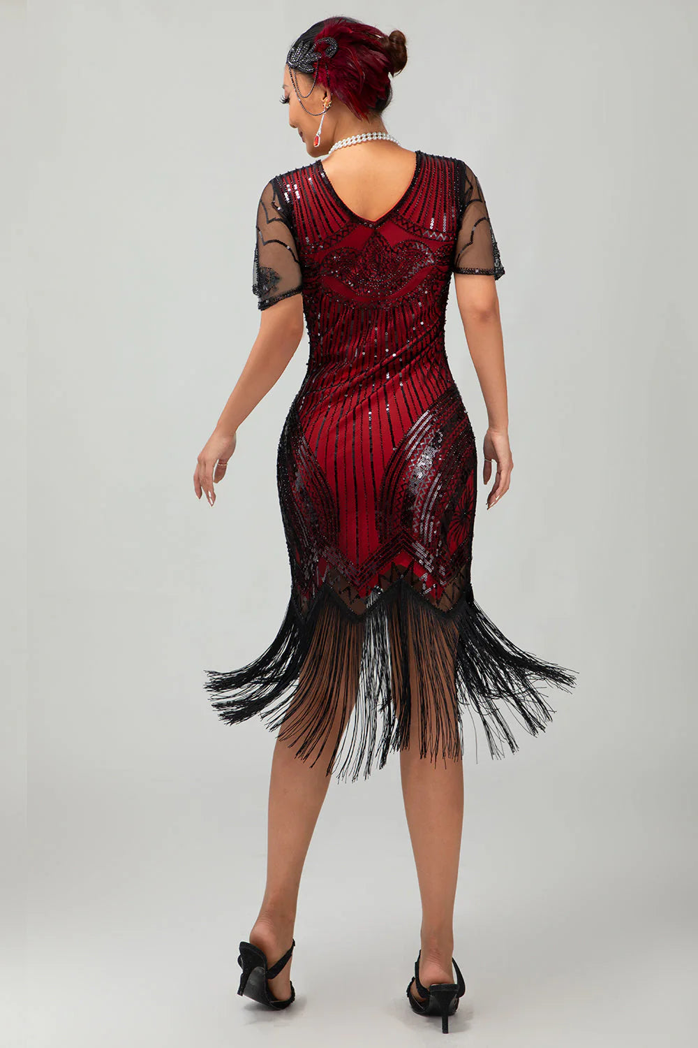 Black Golden Sequin Bodycon 1920s Flapper Dress with Tassles