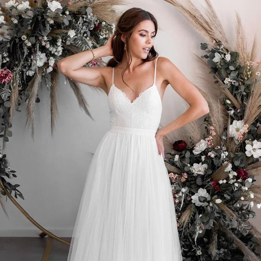 A Line Tulle Spaghetti Straps Wedding Dresses With Lace Appliques