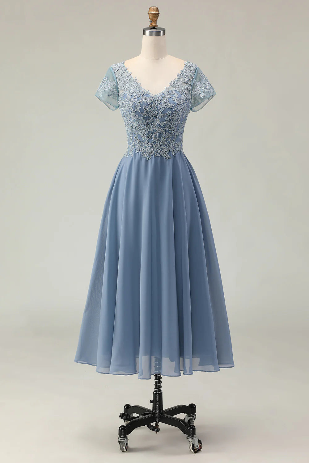 Dusty Blue A Line Appliqued V Neck Midi Mother of the Bride Dress with Capelet