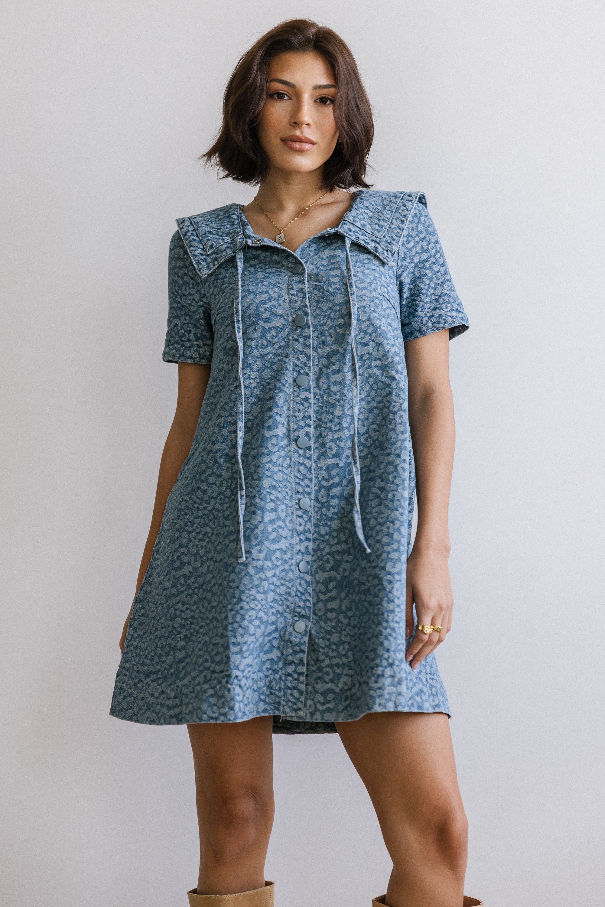 Camryn Collared Baby Doll Dress in Medium Wash