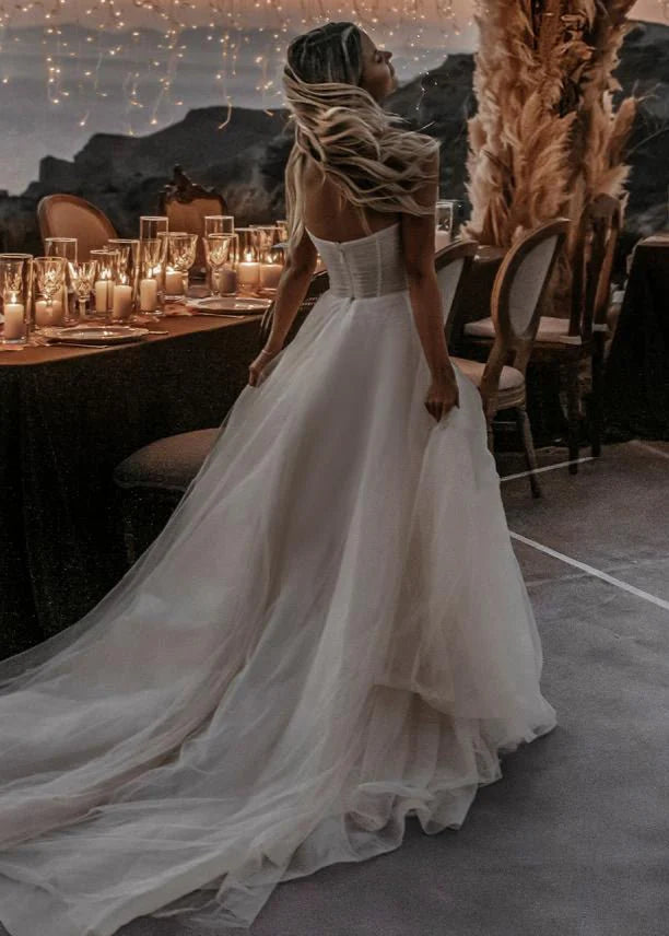 Romantic A Line Sweetheart Tulle Beach Wedding Dresses with Slit