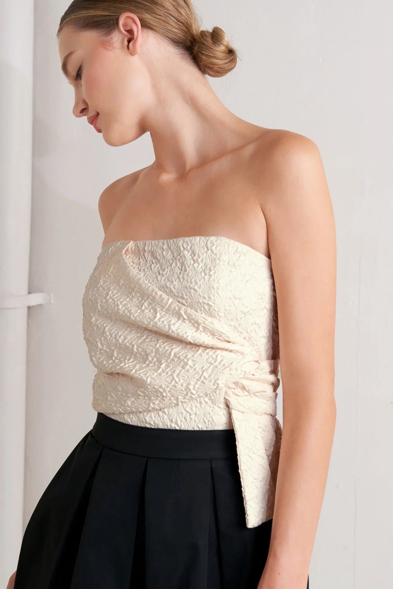 MONO BALLET BLACK CREAM STRAPLESS MIDI DRESS