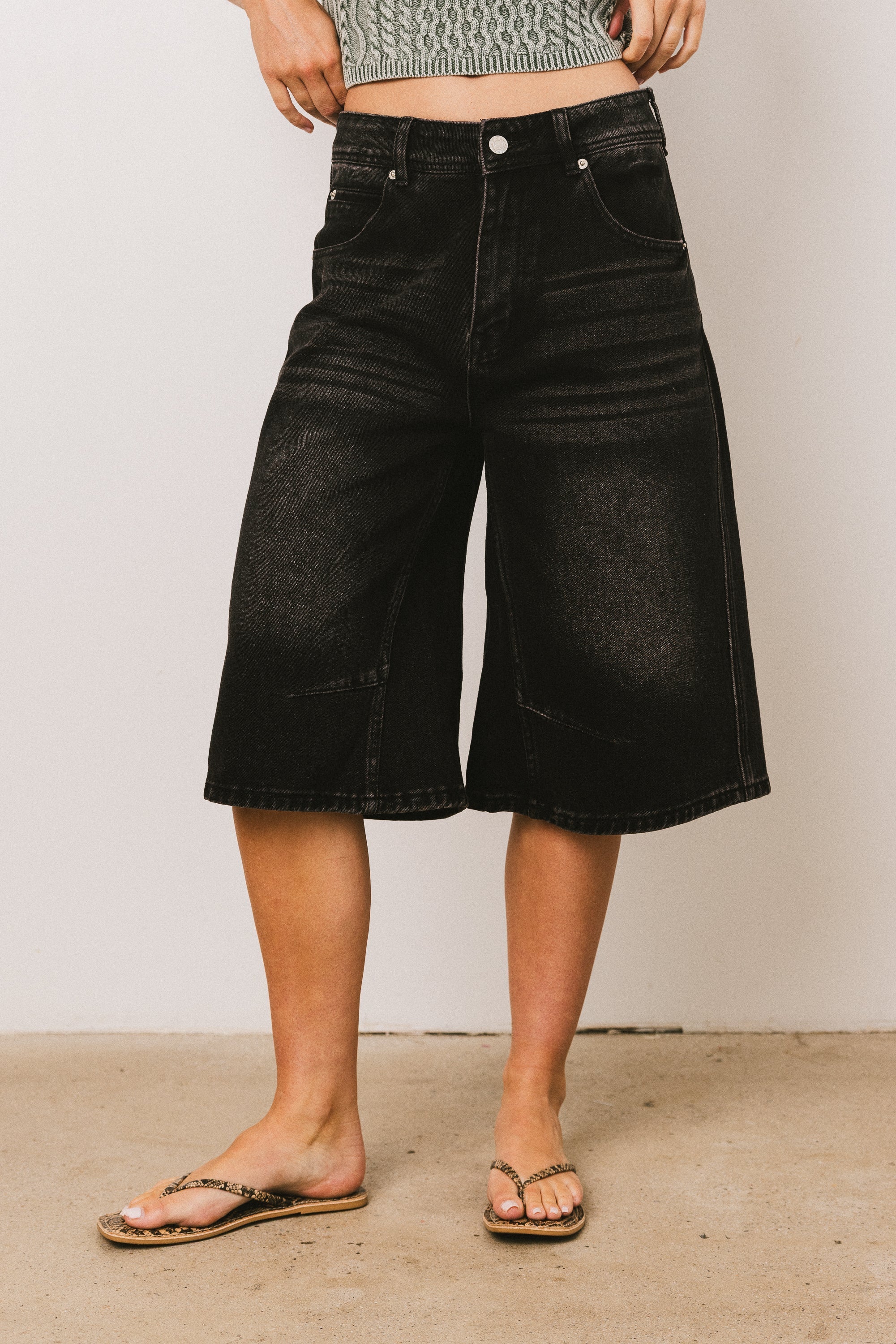 Alden Bermuda Shorts in Black