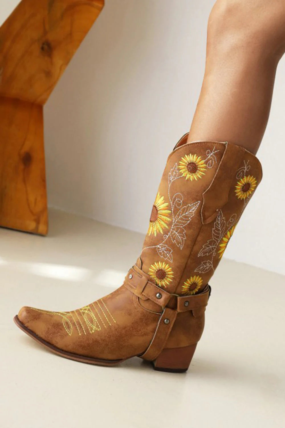 Women Retro Sunflowers Pattern Pointed Toe Chunky Heel Harness Cowboy Boots
