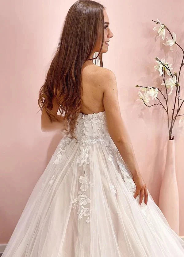 Classic Sweetheart A line Sleeveless Appliqued Tulle Wedding Dress