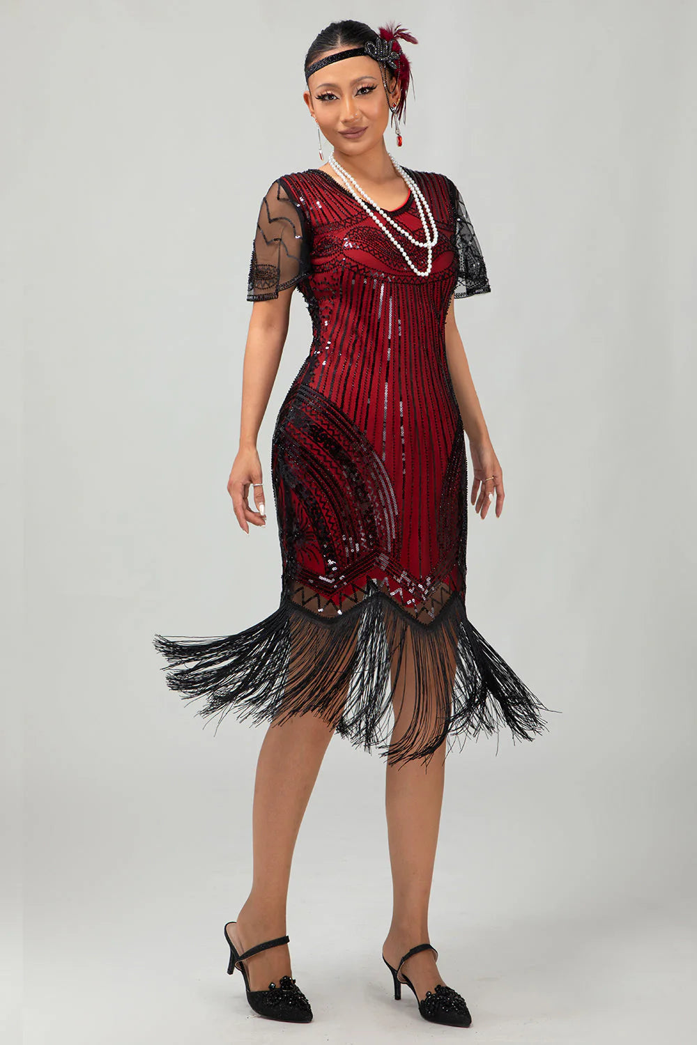 Black Golden Sequin Bodycon 1920s Flapper Dress with Tassles