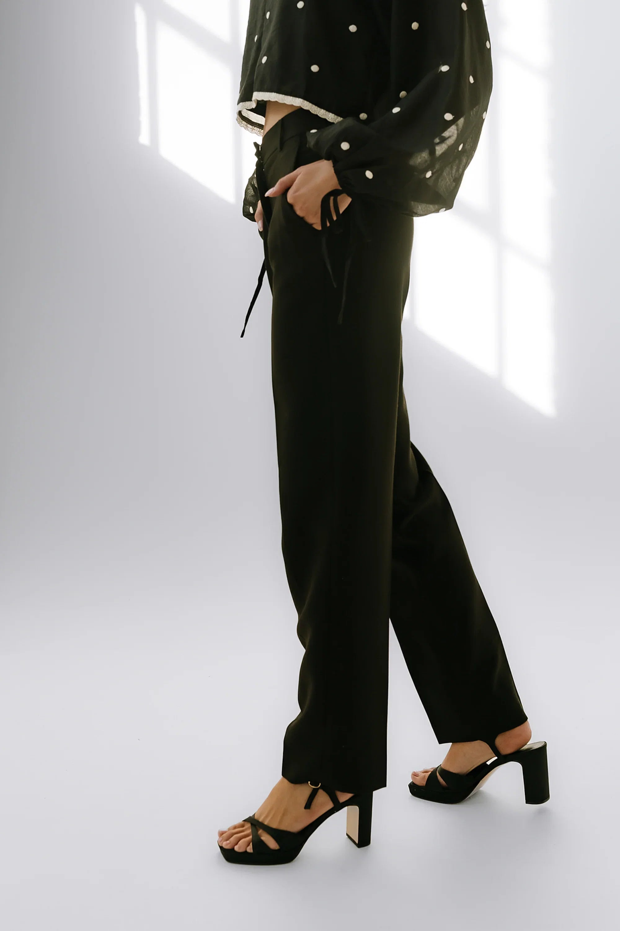 Mitchel Straight Leg Trouser in Black