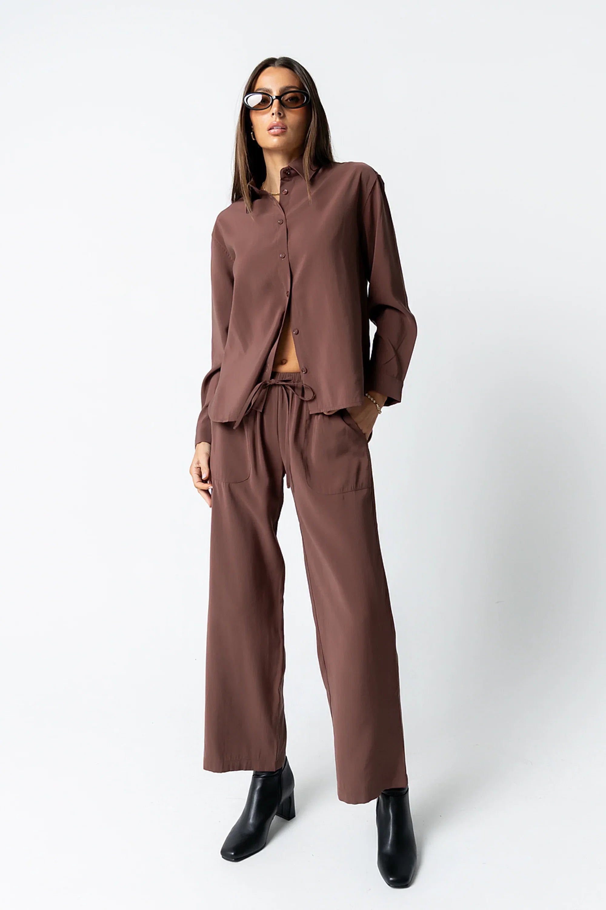 Tacie Wide Leg Pants in Brown