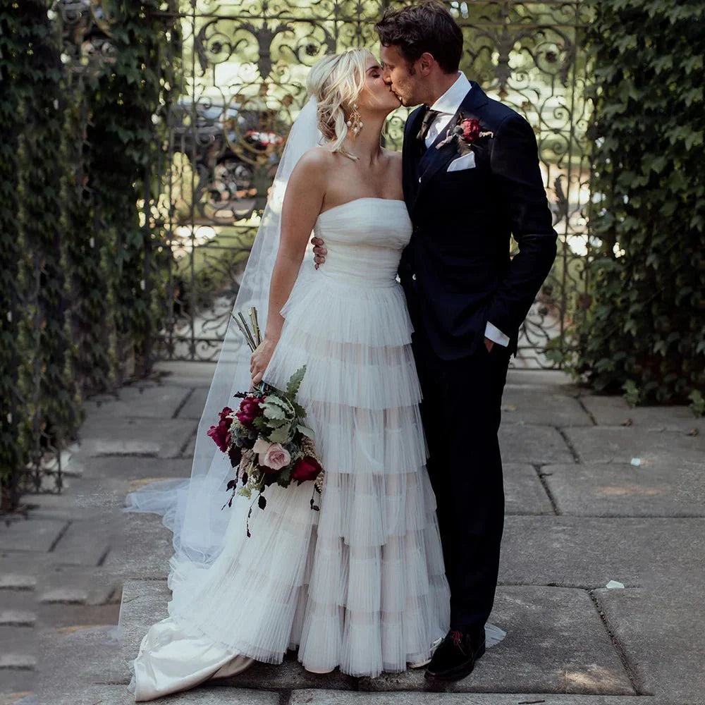 Sleeveless A Line Strapless Bohemian Tiered Tulle Wedding Dresses