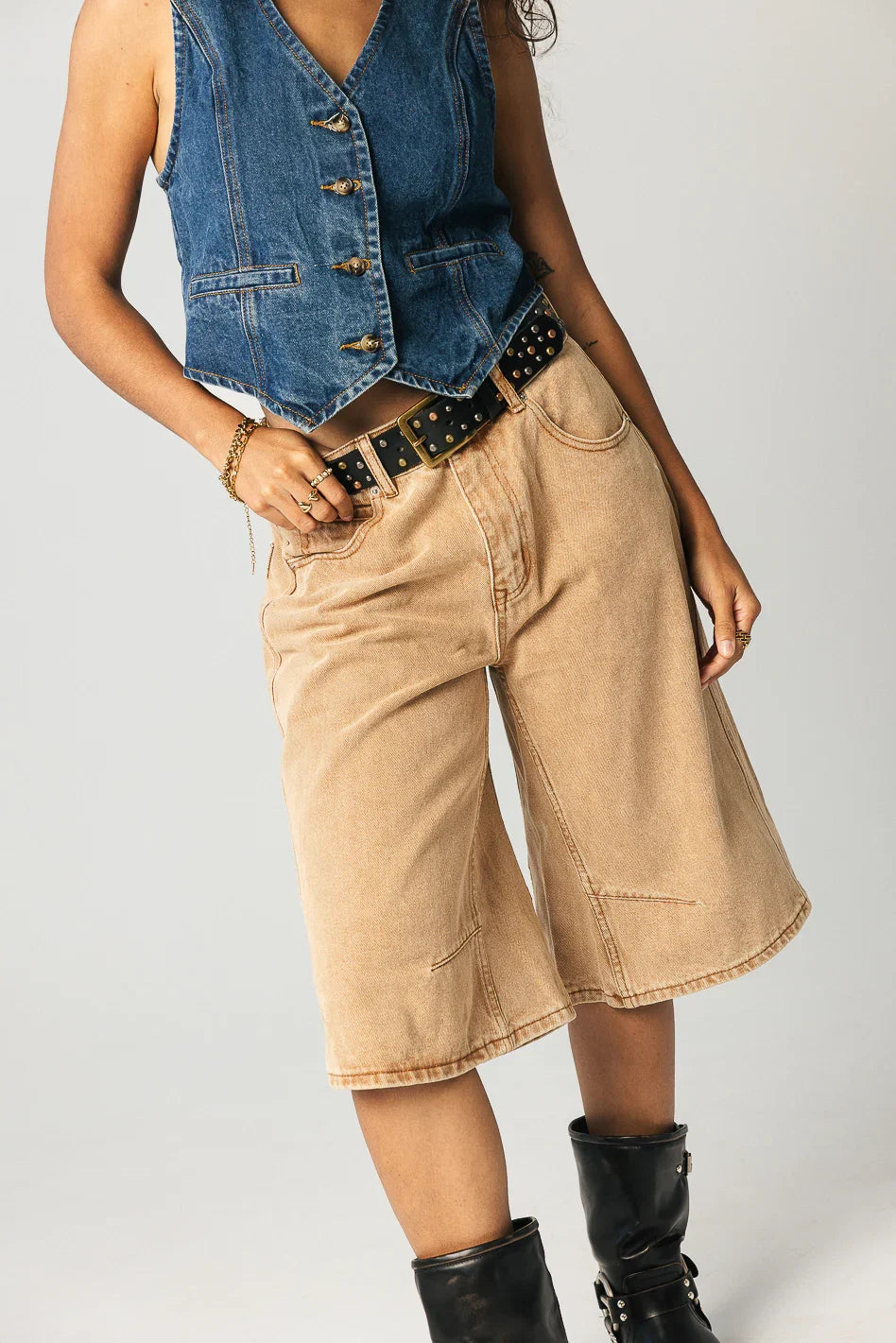 Alden Bermuda Shorts in Rust