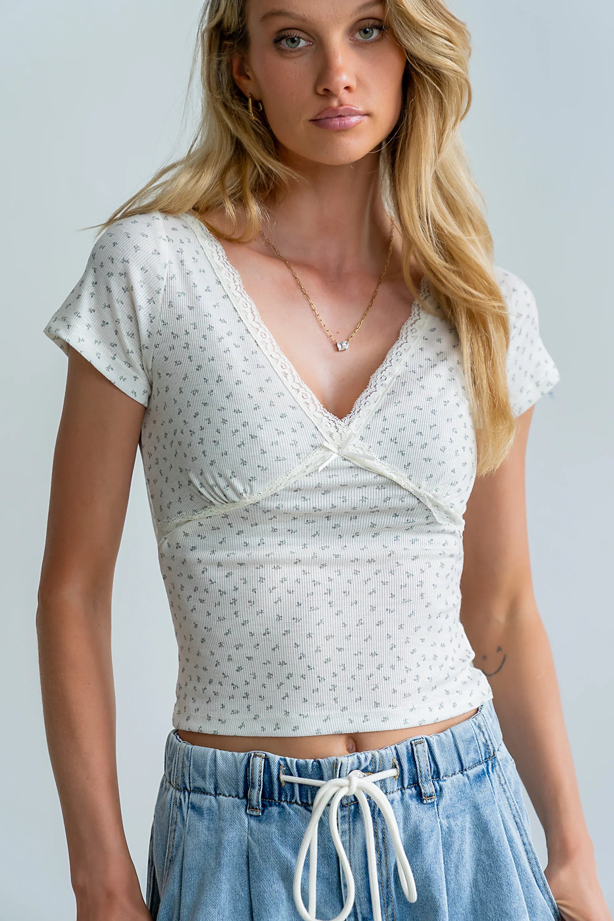 Liliana Floral Tee in Beige