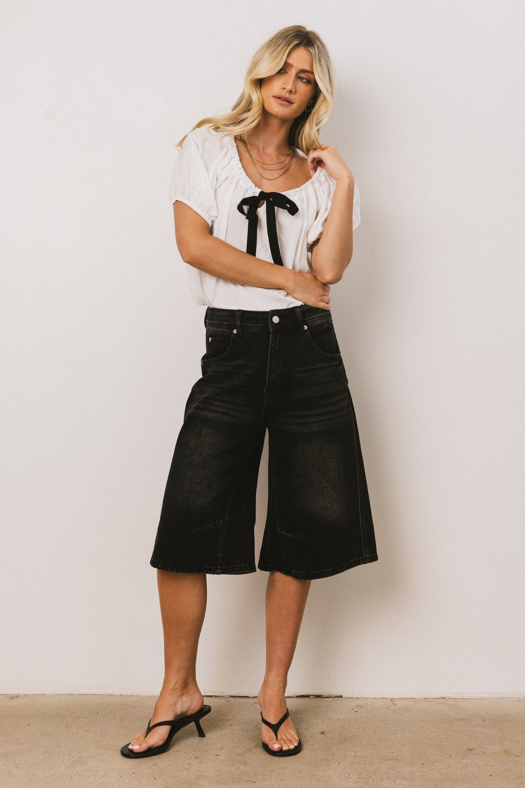 Alden Bermuda Shorts in Black