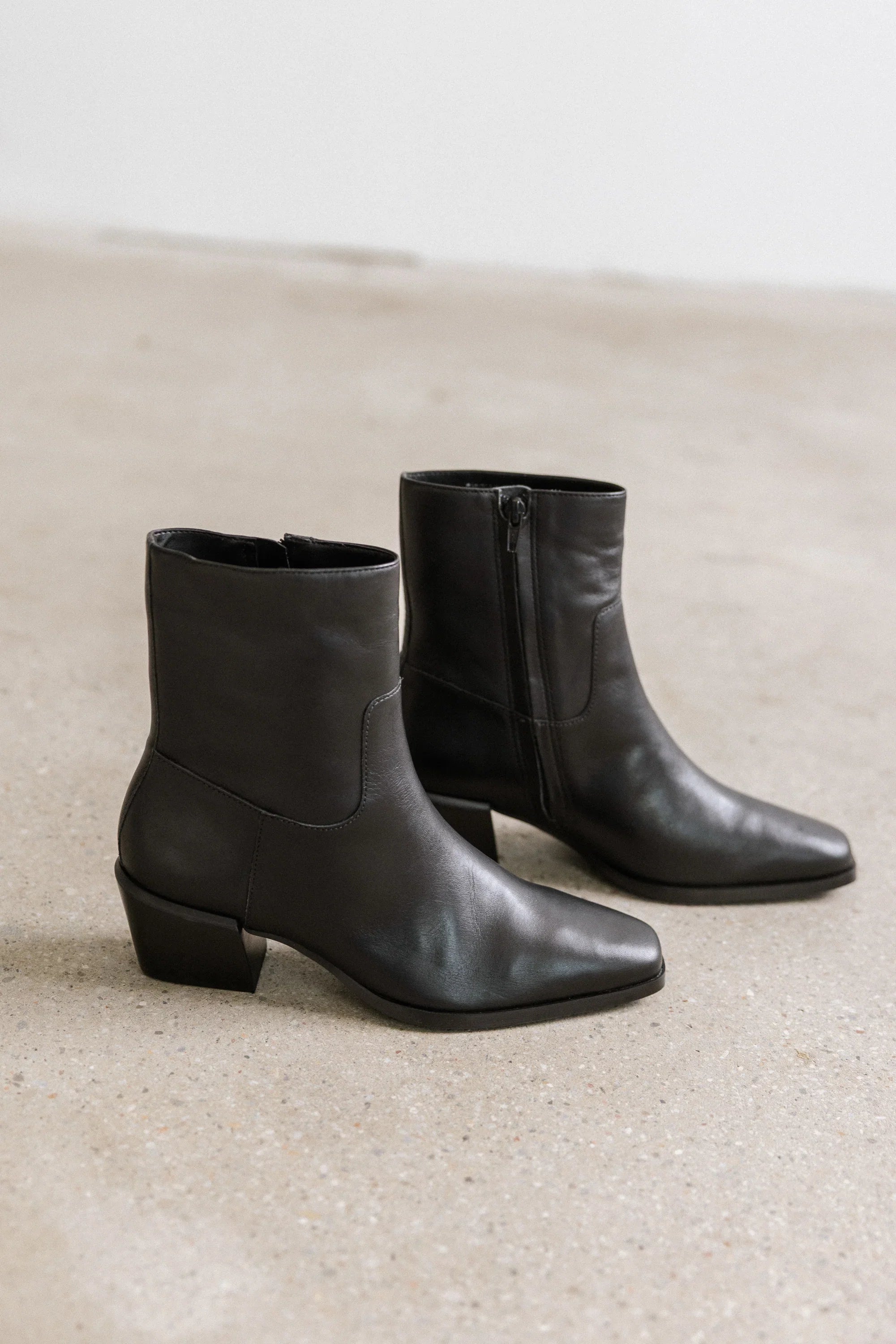 Steve Madden Daney Boots in Black Leather FINAL SALE