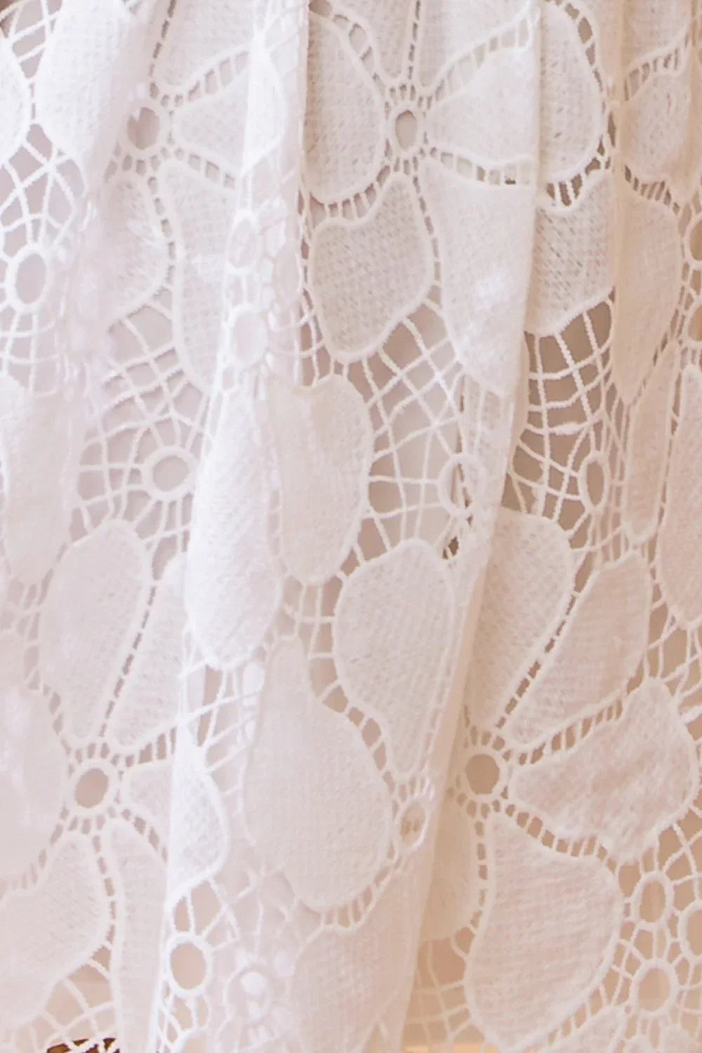WHITE STRAPLESS FLORAL LACE MINI DRESS
