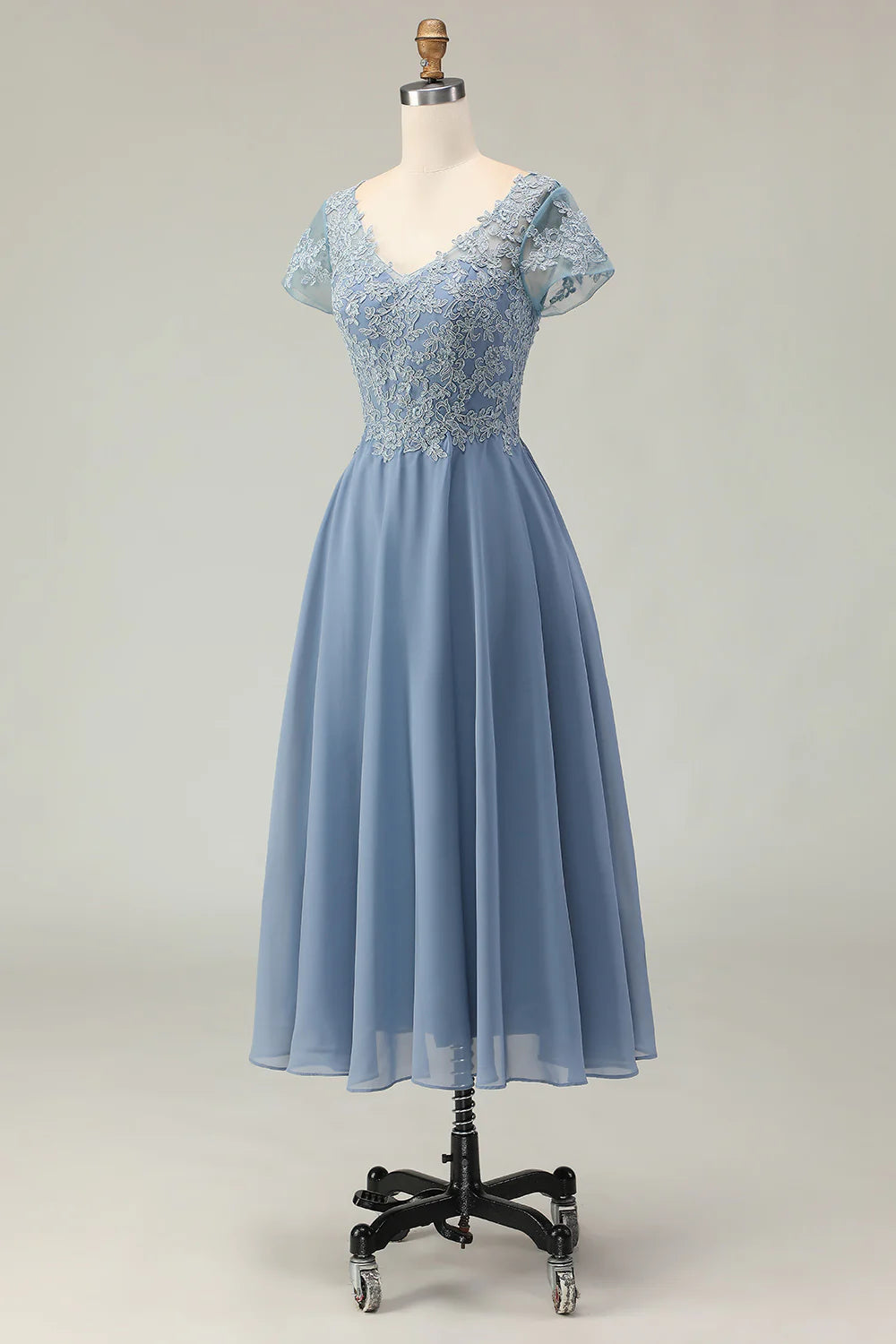 Dusty Blue A Line Appliqued V Neck Midi Mother of the Bride Dress with Capelet