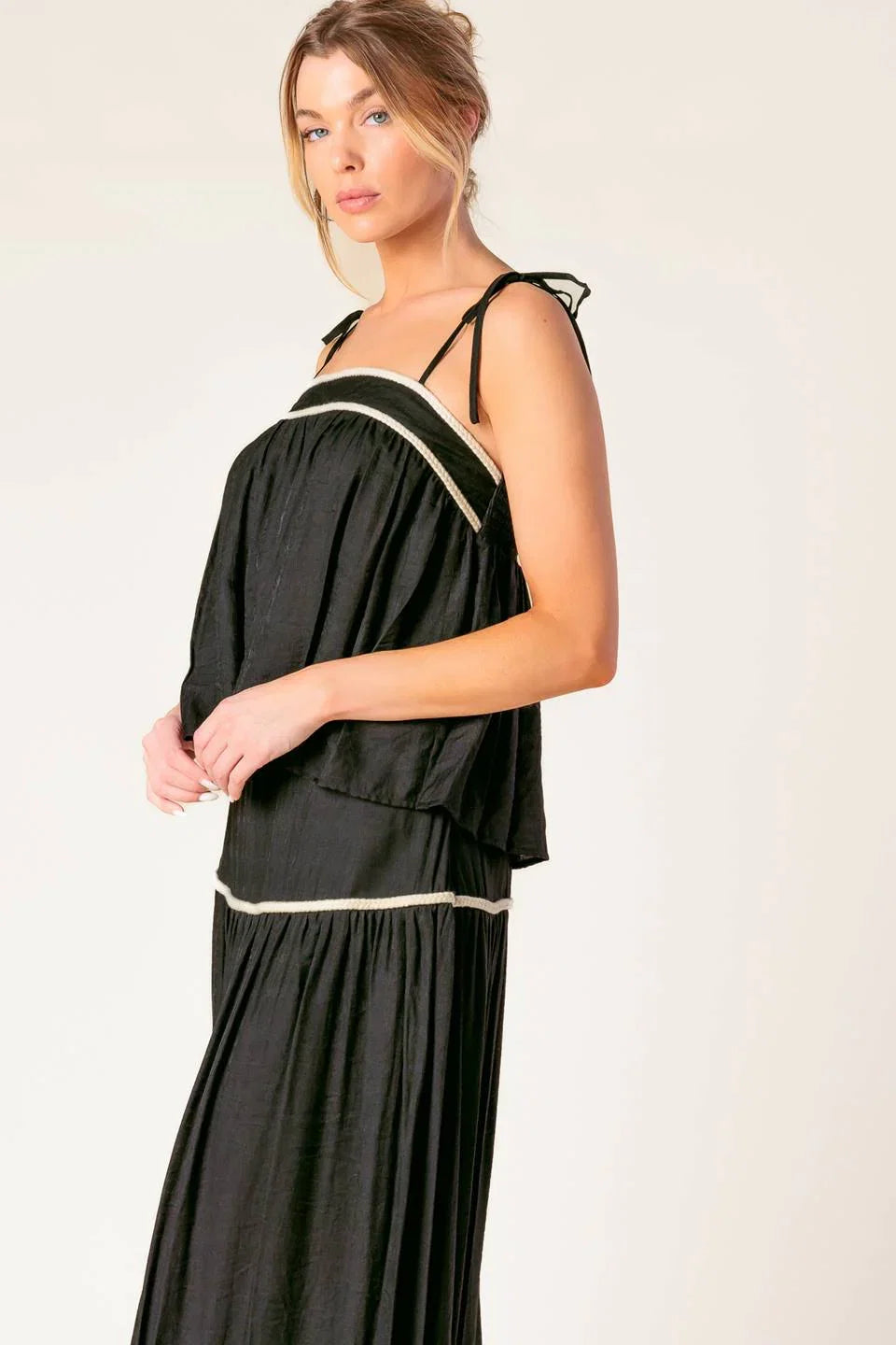 DIVIDE AND CONTOUR TOP SKIRT SET BLACK