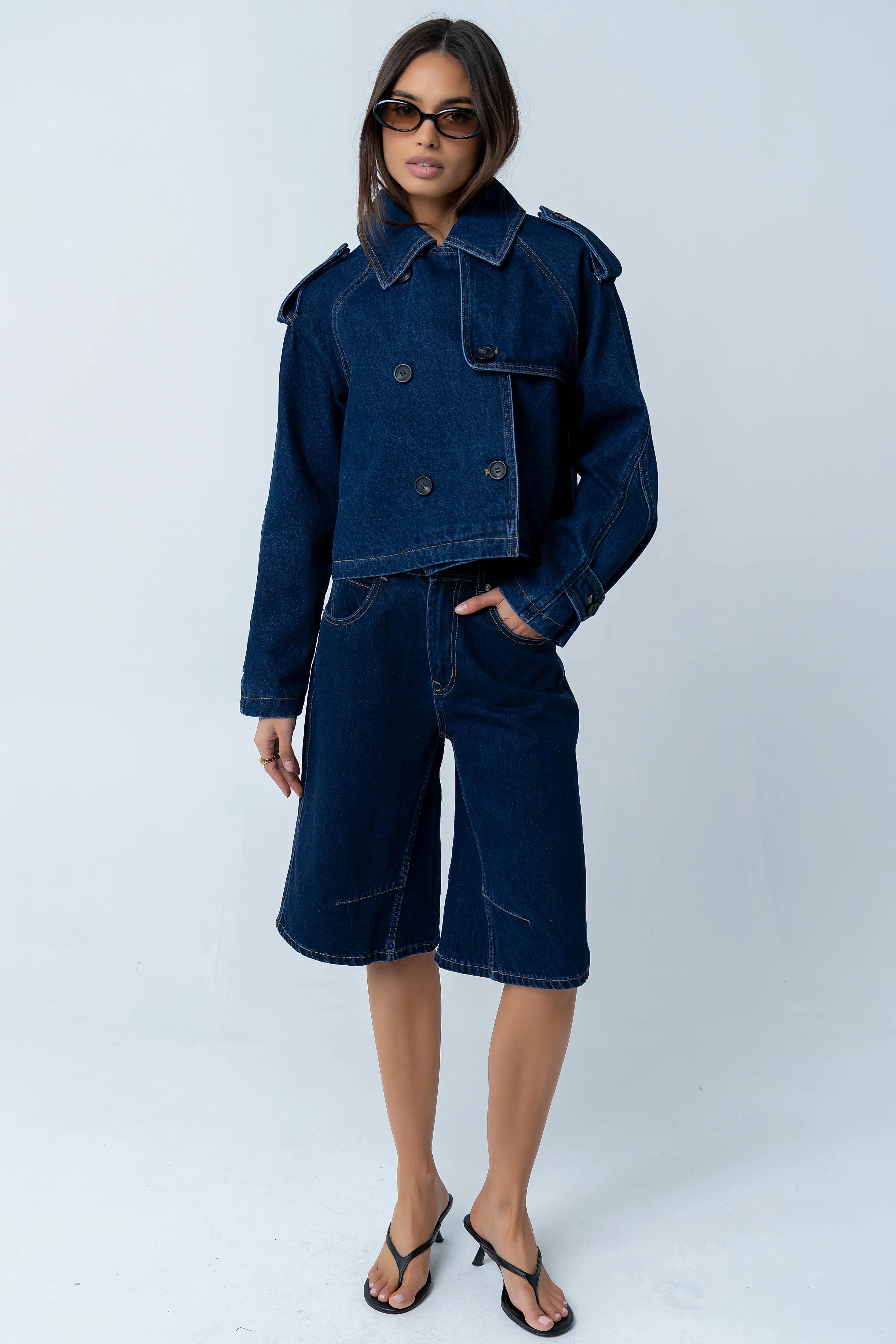 Alden Bermuda Shorts in Dark Wash